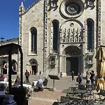 Ancient Courtyard Bonanomi In Historic Centre Como