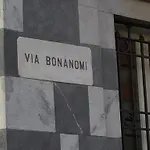 Ancient Courtyard Bonanomi In Historic Centre Como