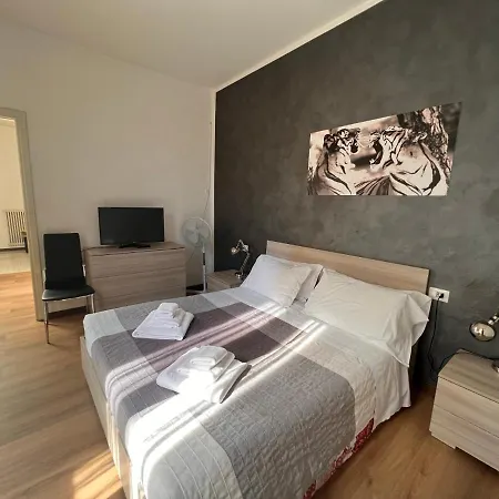 Ancient Courtyard Bonanomi In Historic Centre Apartment Como