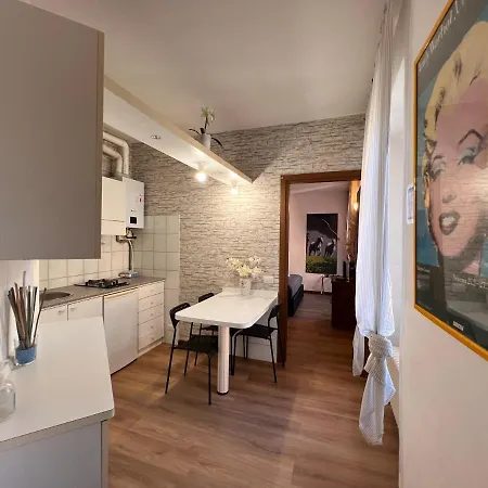 Apartment Ancient Courtyard Bonanomi In Historic Centre Como