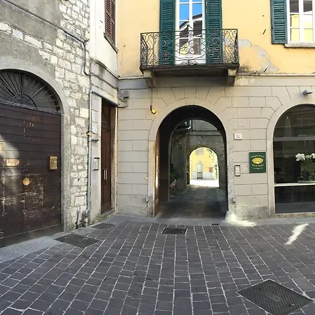 Apartment Ancient Courtyard Bonanomi In Historic Centre *
