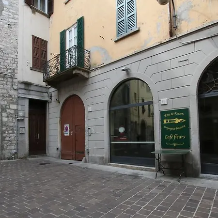 Ancient Courtyard Bonanomi 1p Historic Centre By Logicasa