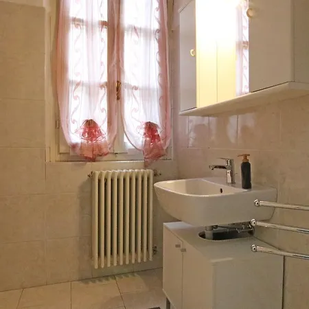 Apartamento Ancient Courtyard Bonanomi 1p Historic Centre By Logicasa Como