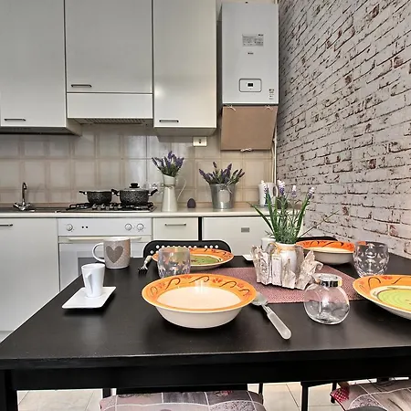 Apartamento Ancient Courtyard Bonanomi 1p Historic Centre By Logicasa *
