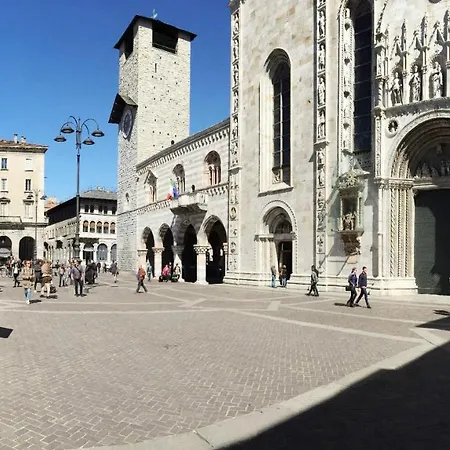 Ancient Courtyard Bonanomi 1p Historic Centre By Logicasa Apartamento *