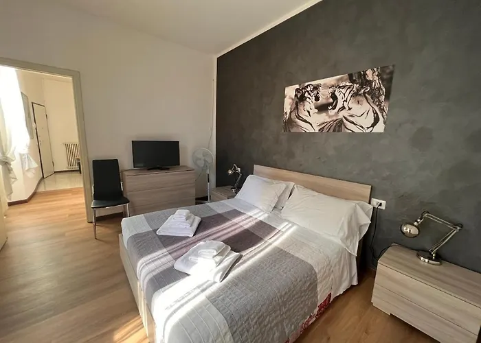 Ancient Courtyard Bonanomi In Historic Centre Apartment Como