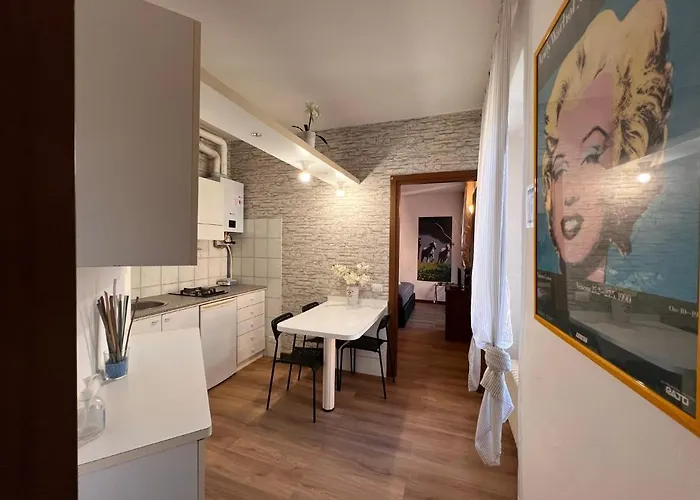 Apartment Ancient Courtyard Bonanomi In Historic Centre Como