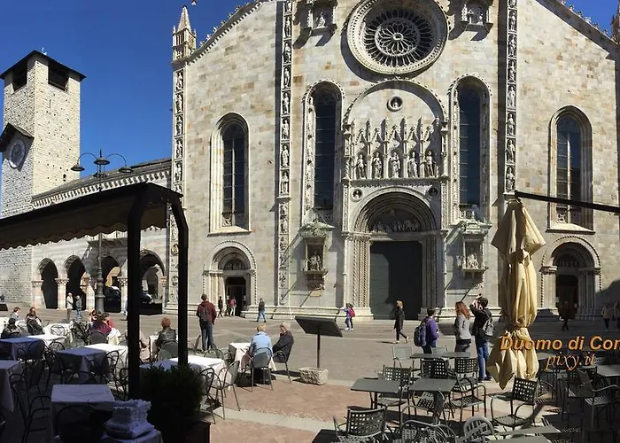 Ancient Courtyard Bonanomi In Historic Centre Como