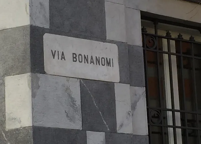 Ancient Courtyard Bonanomi In Historic Centre Como