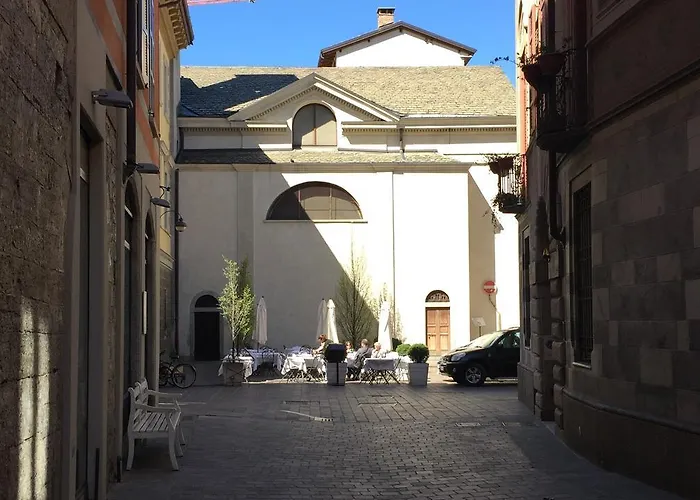 Ancient Courtyard Bonanomi In Historic Centre Apartment *